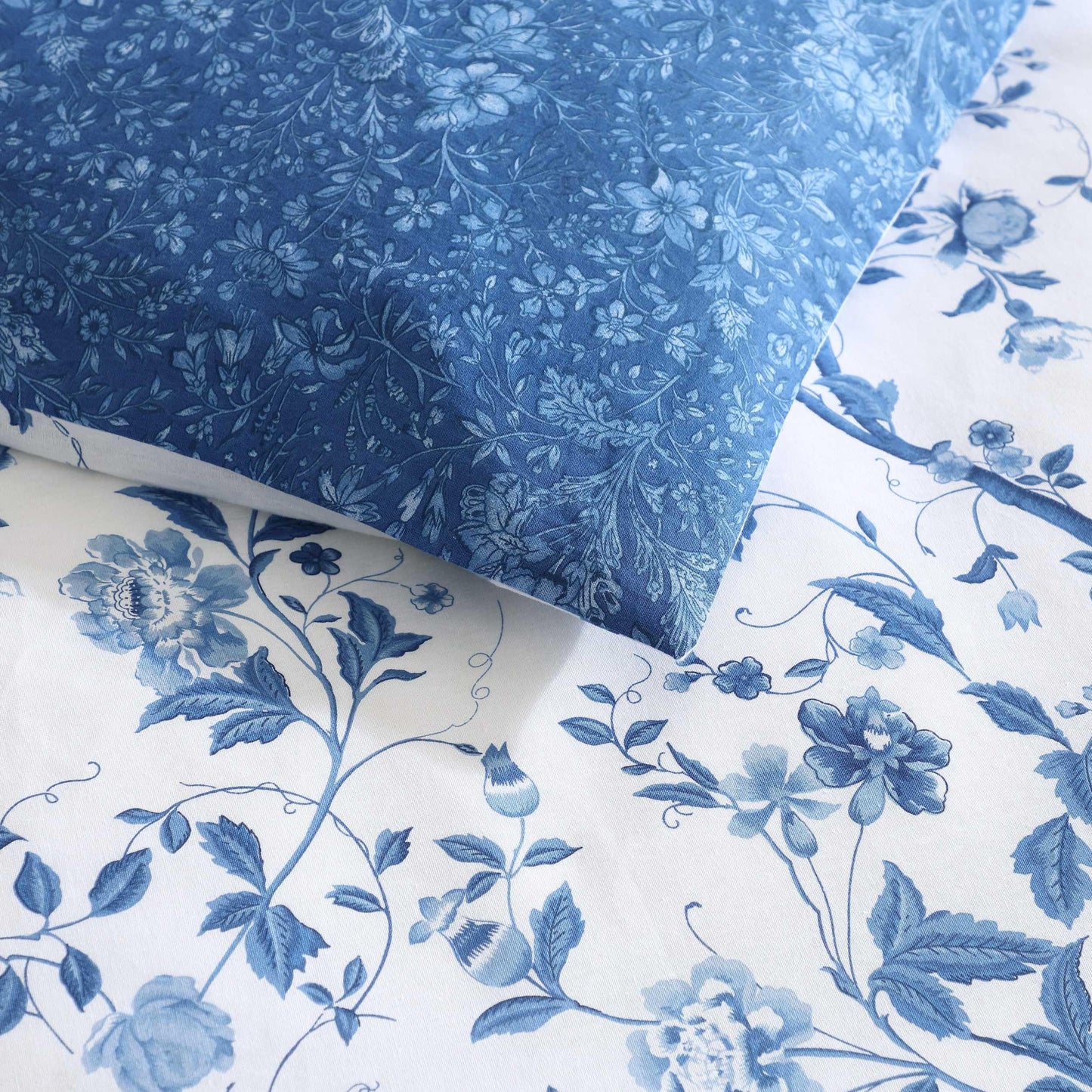 Laura Ashley – Queen Comforter Set, Reversible Floral Bedding with Matching Shams & Bonus Decorative Pillows, Medium Weight, 7-Piece, College Dorm Room Essentials (Elise Blue)