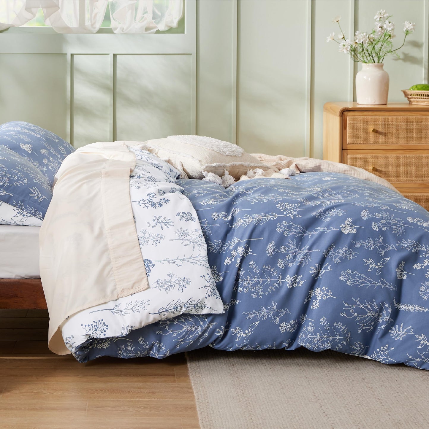 Bedsure Duvet Cover King Size - Reversible Infinity Blue King Duvet Cover Set with Zipper Closure, 3 Pieces Cute Floral Patterned Bedding Set with 8 Corner Ties and 2 Pillow Shams