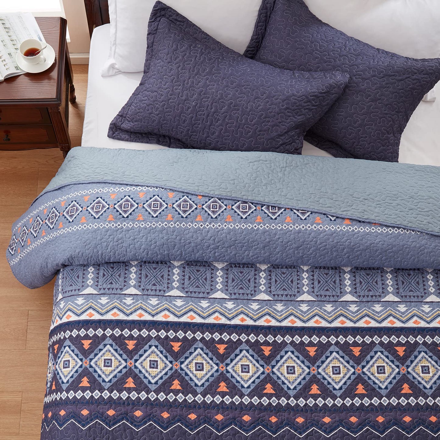 LEAONME Quilt Set King Size Bedspread 3 Piece Coverlet Lightweight Comforter Microfiber Bedding Set All Season Oversized 98x106 Inch Bed Cover Bohemian Patchwork Navy Blue(1 Quilt, 2 Pillow Shams)