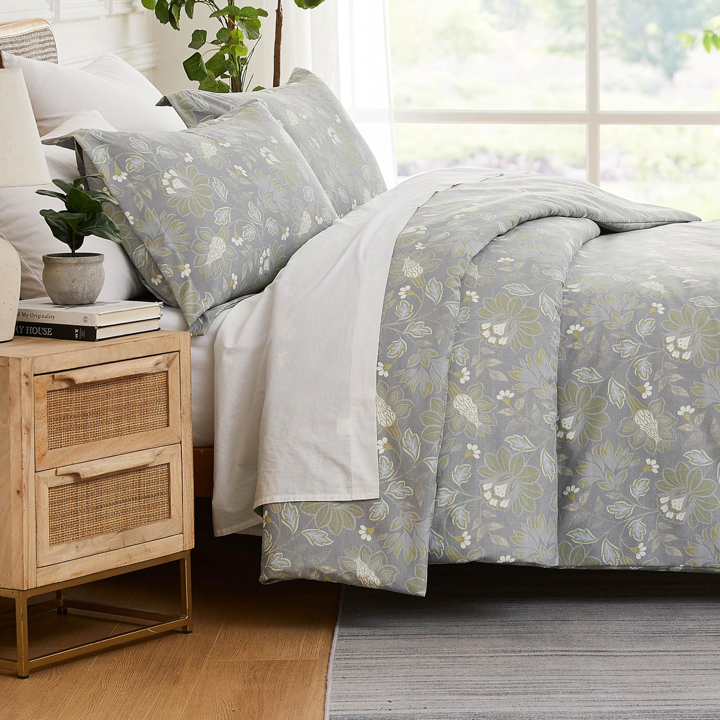 Southshore Fine Living, Inc. Duvet Cover King/California King Size Set – Extra Soft Bedding w/Zipper Closure – King Duvet Cover Set 108"x98", 2 Pillow Shams 20"x36" – Wrinkle Resistant– Blossom Slate