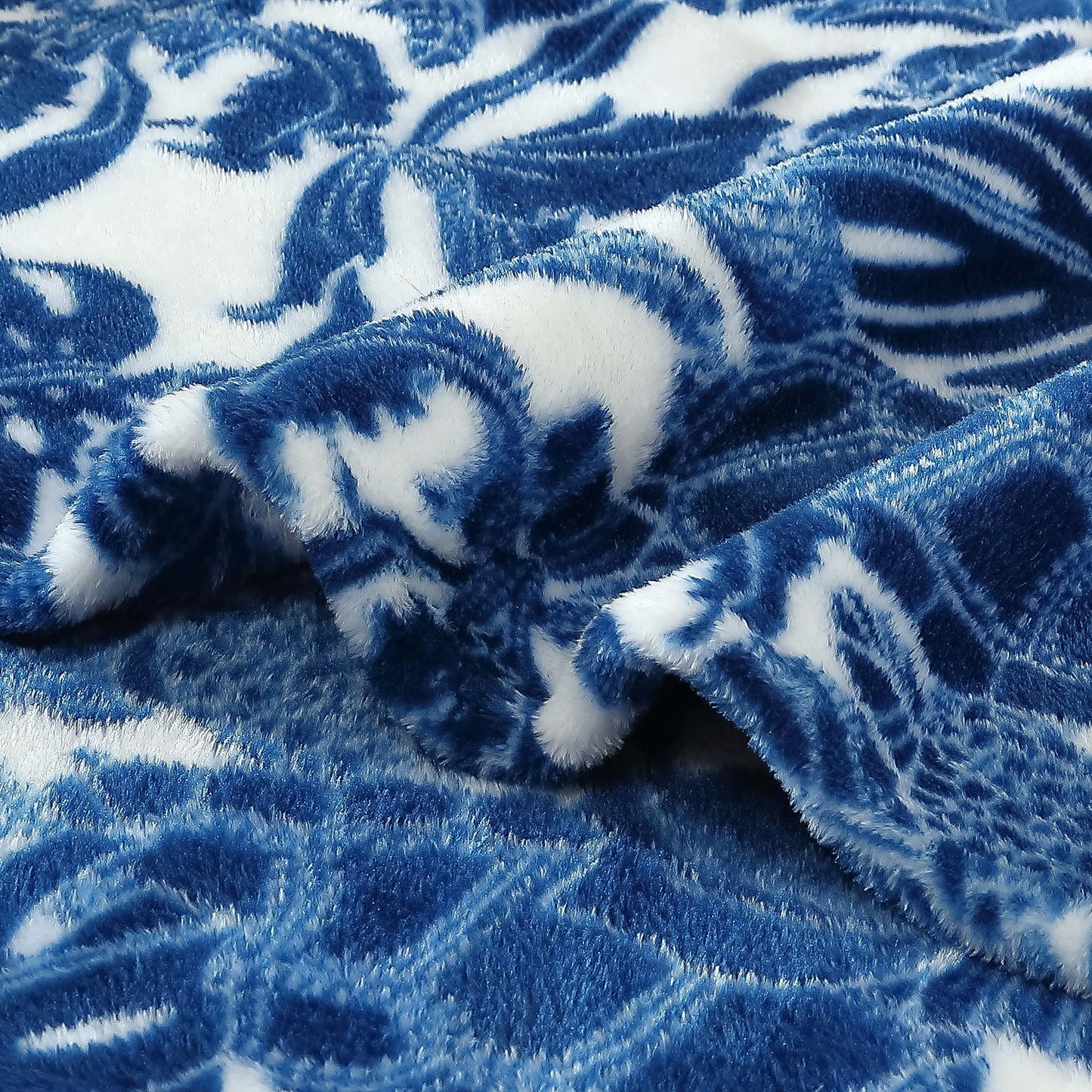 Tommy Bahama - Throw Blanket, Plush Fleece Bedding with Ultra-Soft Cozy Feel, Tropical Blanket for Bed or Couch (Turtle Bay Blue, 50' x 70')