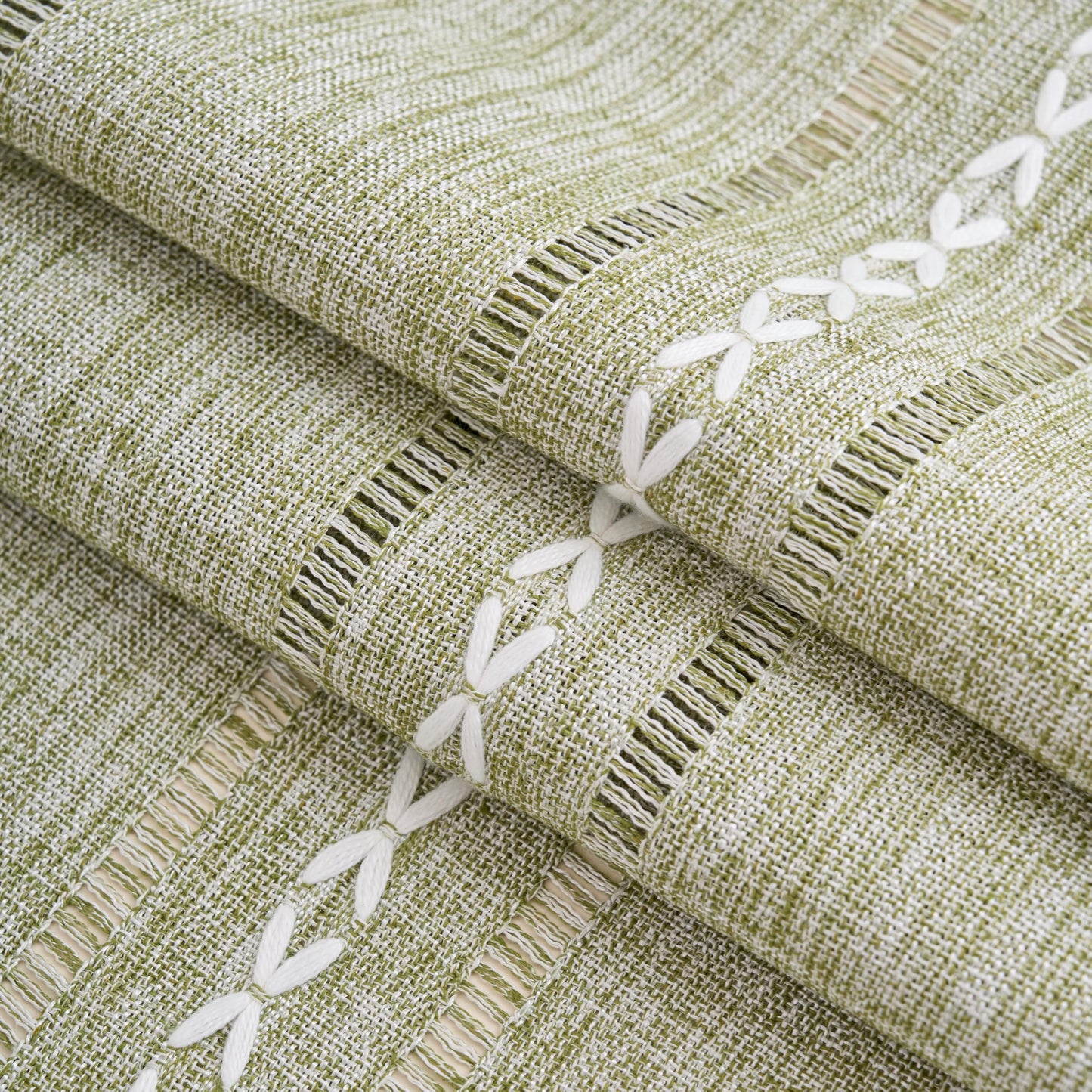 Wuluwala Small Bedside Tablecloth Nightstand Cover Cloth with Tassels Rustic Farmhouse End Table Cloth Linen Side Table Cover Suitable for Living Room Spring Summer Wedding Home Decor, Green