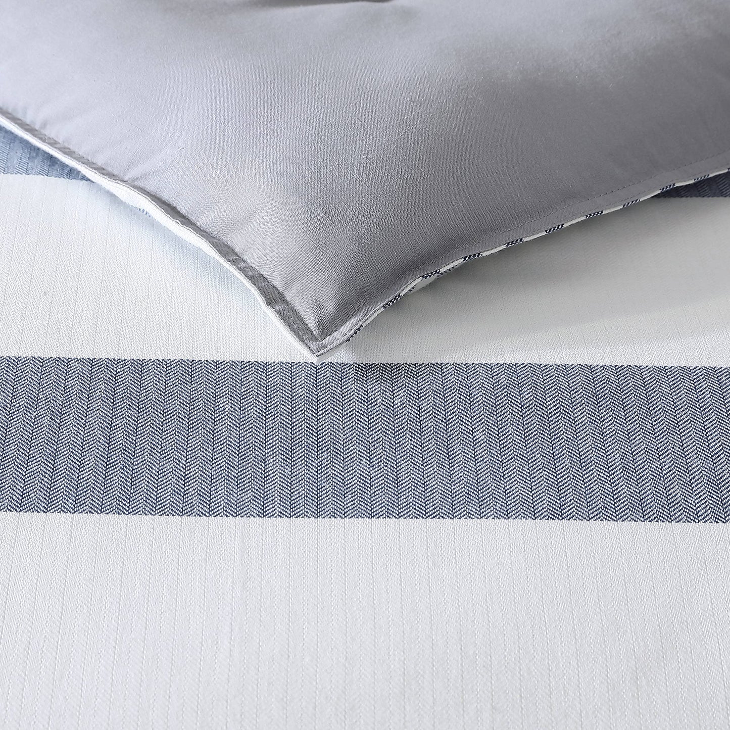Nautica - King Comforter Set, Soft Yarn-Dyed Cotton Bedding, Medium Weight for Year Round Use, 3 Piece Bed Set with Matching Pillowcases (Fairwater Blue)