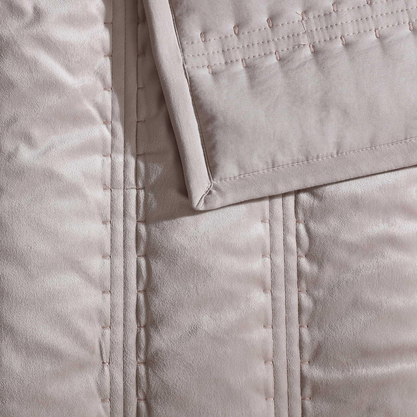 Vera Wang - Queen Quilt Set, Super Soft Bedding Set with Matching Shams, Modern Room Essentials (Velvet Linear Stitch French Clay, Queen)