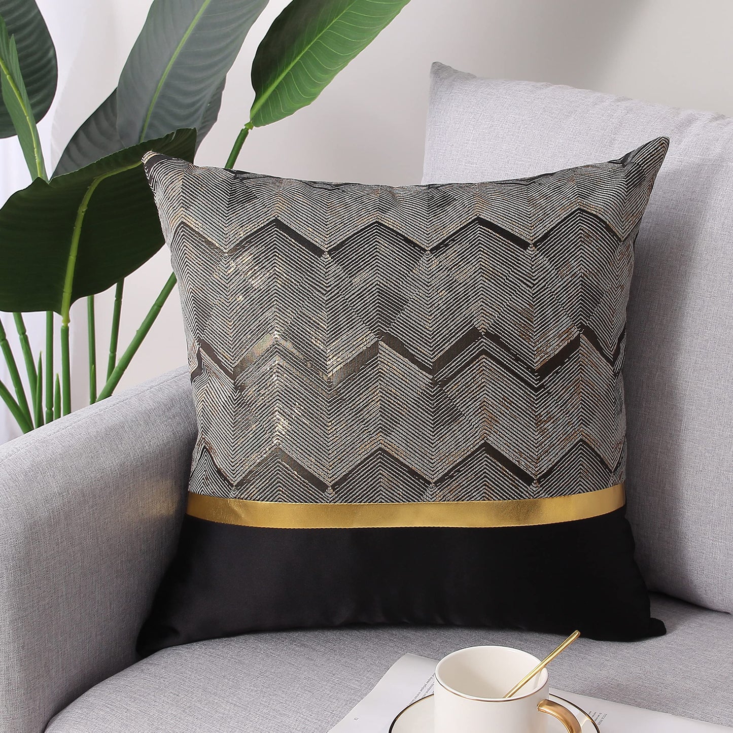 Gujiahone Throw Pillow Covers Set of 2 Black Gold Leather Striped Patchwork Jacquard Cushion Case Luxury Modern Square Decorative Cushion Covers for Sofa Couch Bed Home Decoration 20 x 20 Inch