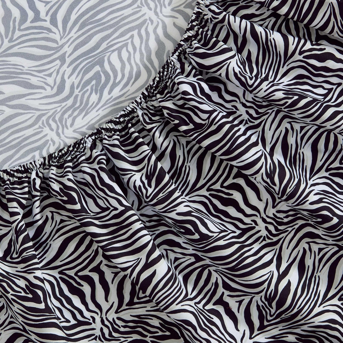 Betsey Johnson - Queen Size Sheet Set, Nerdy Teddies Print Microfiber Bedding with Deep Pocket Fitted Sheet, Bed Sheets with Matching Pillowcases, Wild Zebra Black