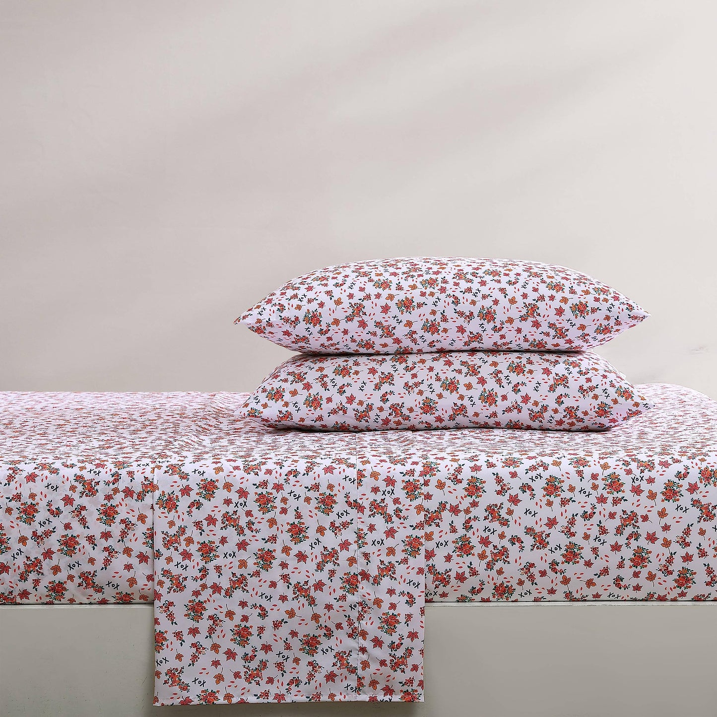 Betsey Johnson - Queen Sheet Set with Fitted Sheet & Pillowcases, Fade & Wrinkle-Free Bedding, Deep Pocket, Dorm Room Essentials, Fall Foliage Pink