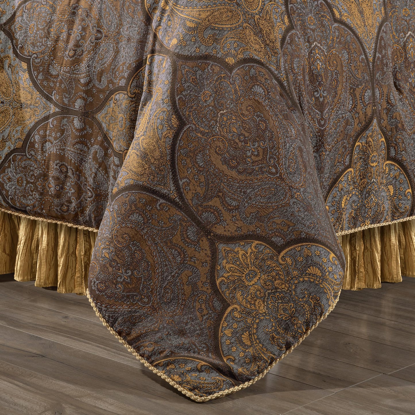 Loom and Mill 9-Piece Jacquard Comforter Set, Luxury Classic Antique Comforter Queen Sets, Ultra Soft Damask Bedding with Euro Shams, Bedskirt, Filled Decorative Pillow for Home (Bronze Gold, Queen)