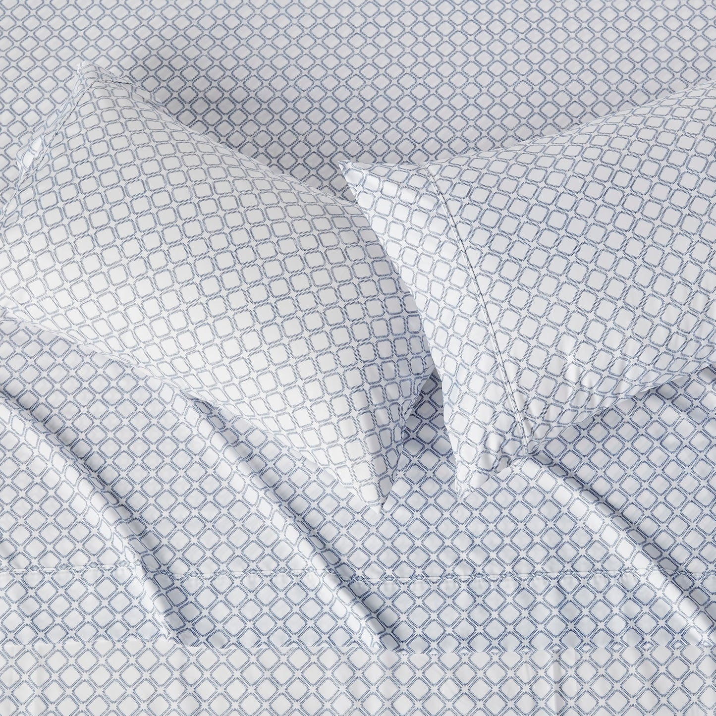 Amazon Basics Ultra-Soft Lightweight Microfiber 4-Piece Bed Sheet Set with Flat Sheet and Fitted Sheet, Polyester, Machine Wash, Queen, Aqua, Printed