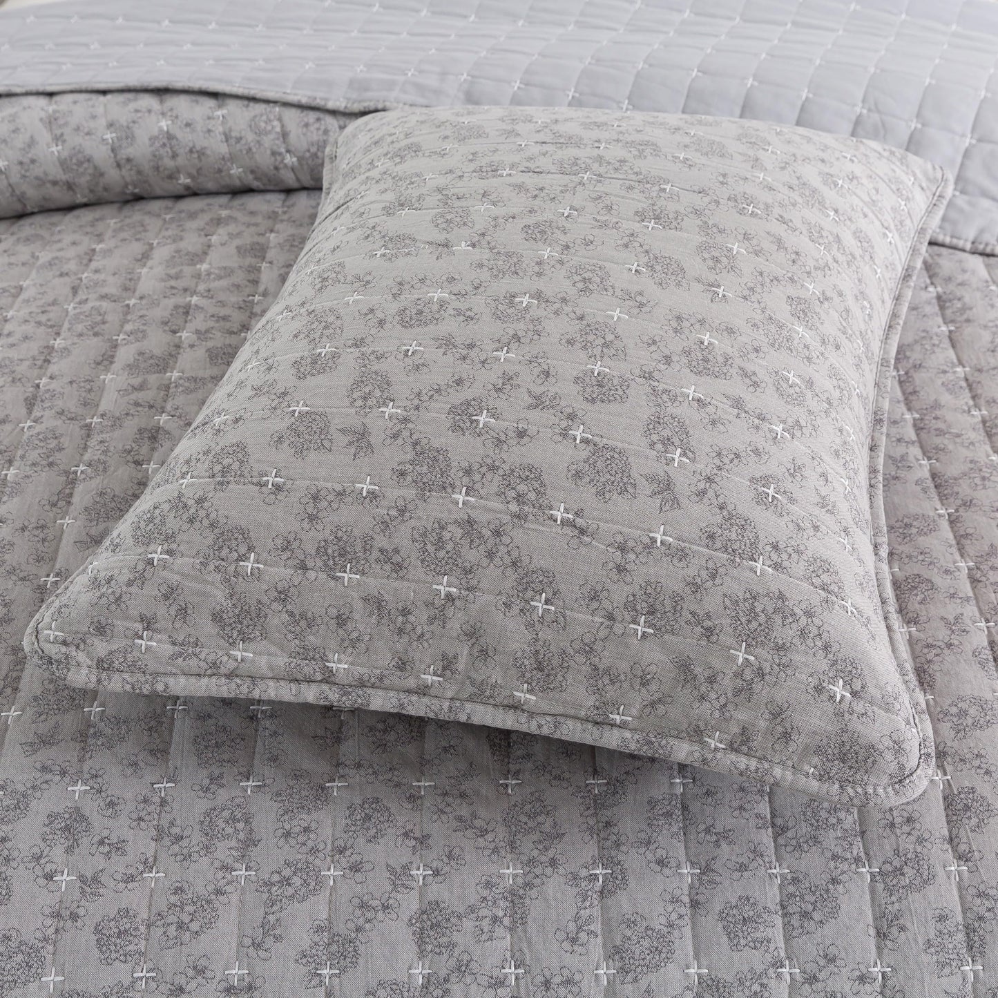 Soul & Lane - Gray Cotton Quilt Set, Floral Bedding, King with 2 Shams