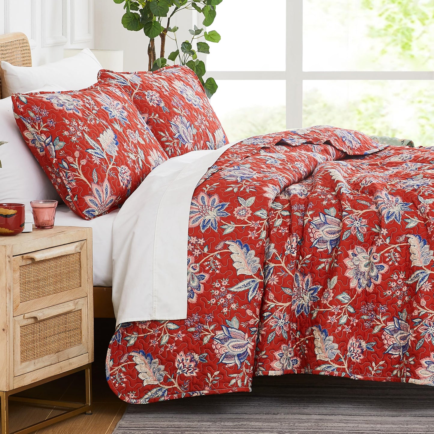 Southshore Fine Living, Inc. Oversized King Quilt Bedding Set, Jacobean Willow Floral Quilt Set with 2 Matching Pillow Shams, Lightweight California King Bed Spread, Soft Microfiber Fabric, Red