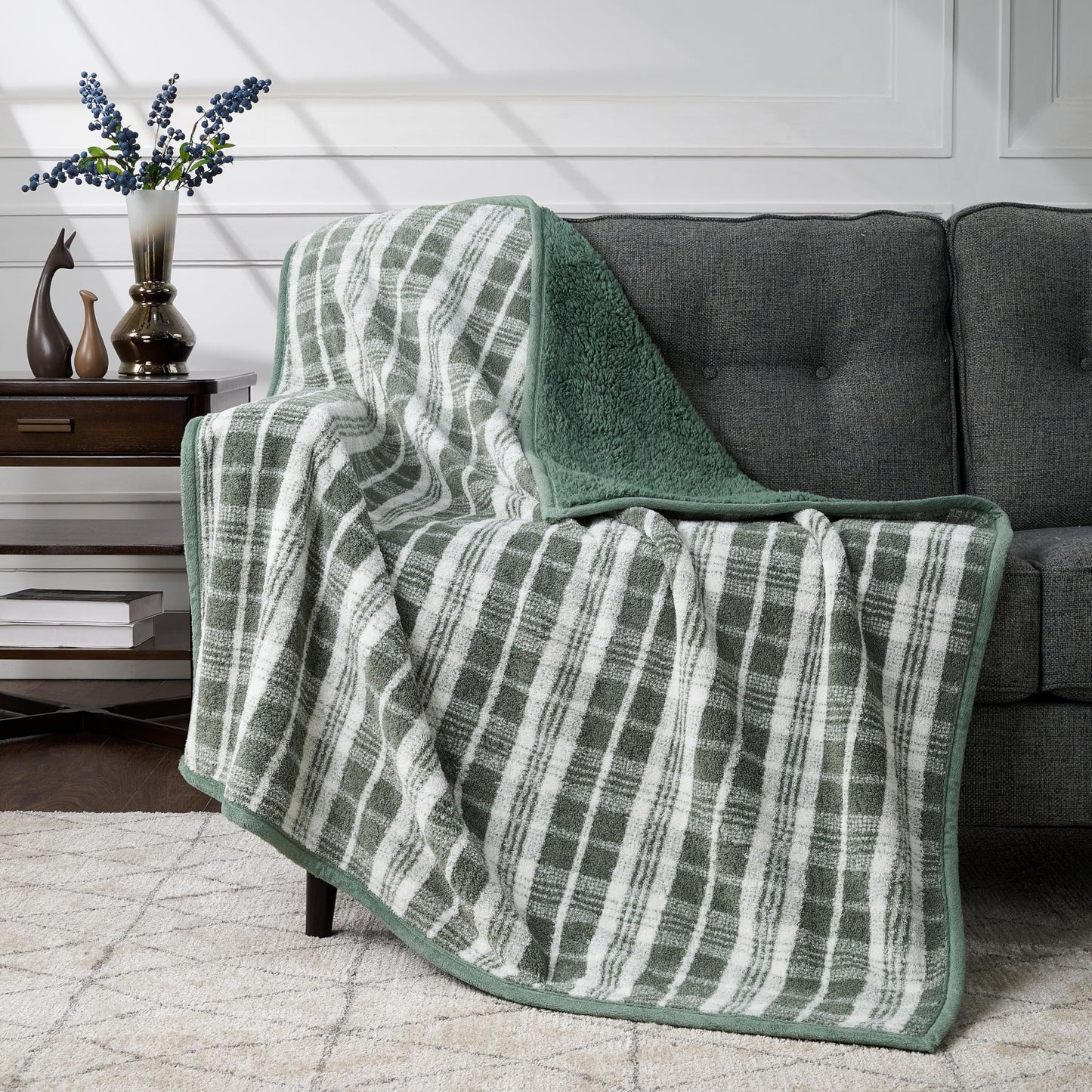 CBCHome Reversible Soft Sherpa Throw Blanket - Cute and Cozy Thick Throw for Couch, Warm Gifts for Women (Green Plaid, 50" x60")
