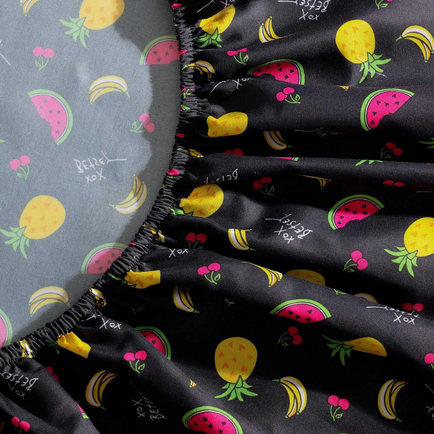 Betsey Johnson - Queen Size Sheet Set, Ultra-Soft Bedding with Smooth & Breathable Feel, Deep Pockets, Bed Sheets with Matching Fitted Sheet & Pillowcases (Fruits Toss Pink)