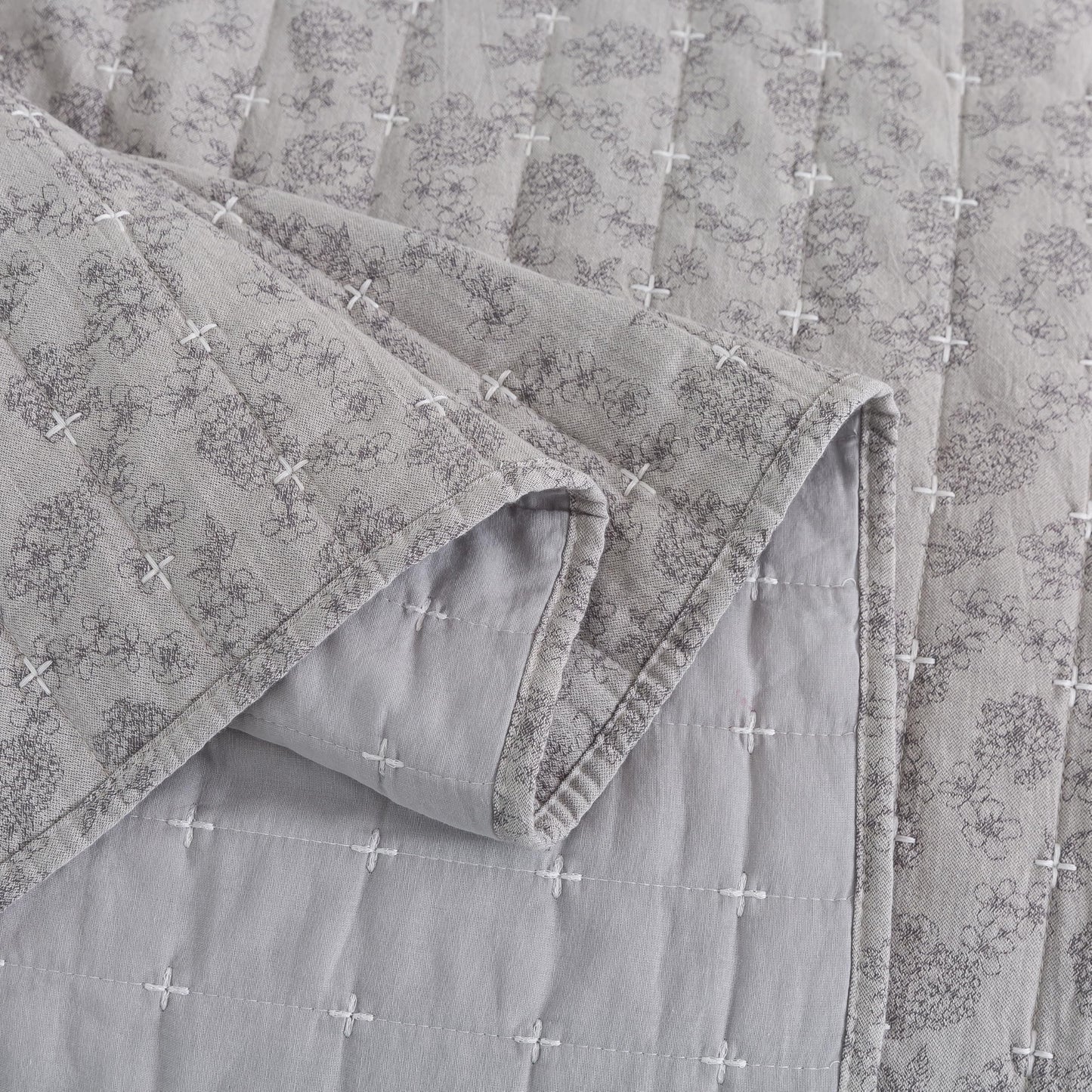 Soul & Lane - Gray Cotton Quilt Set, Floral Bedding, King with 2 Shams