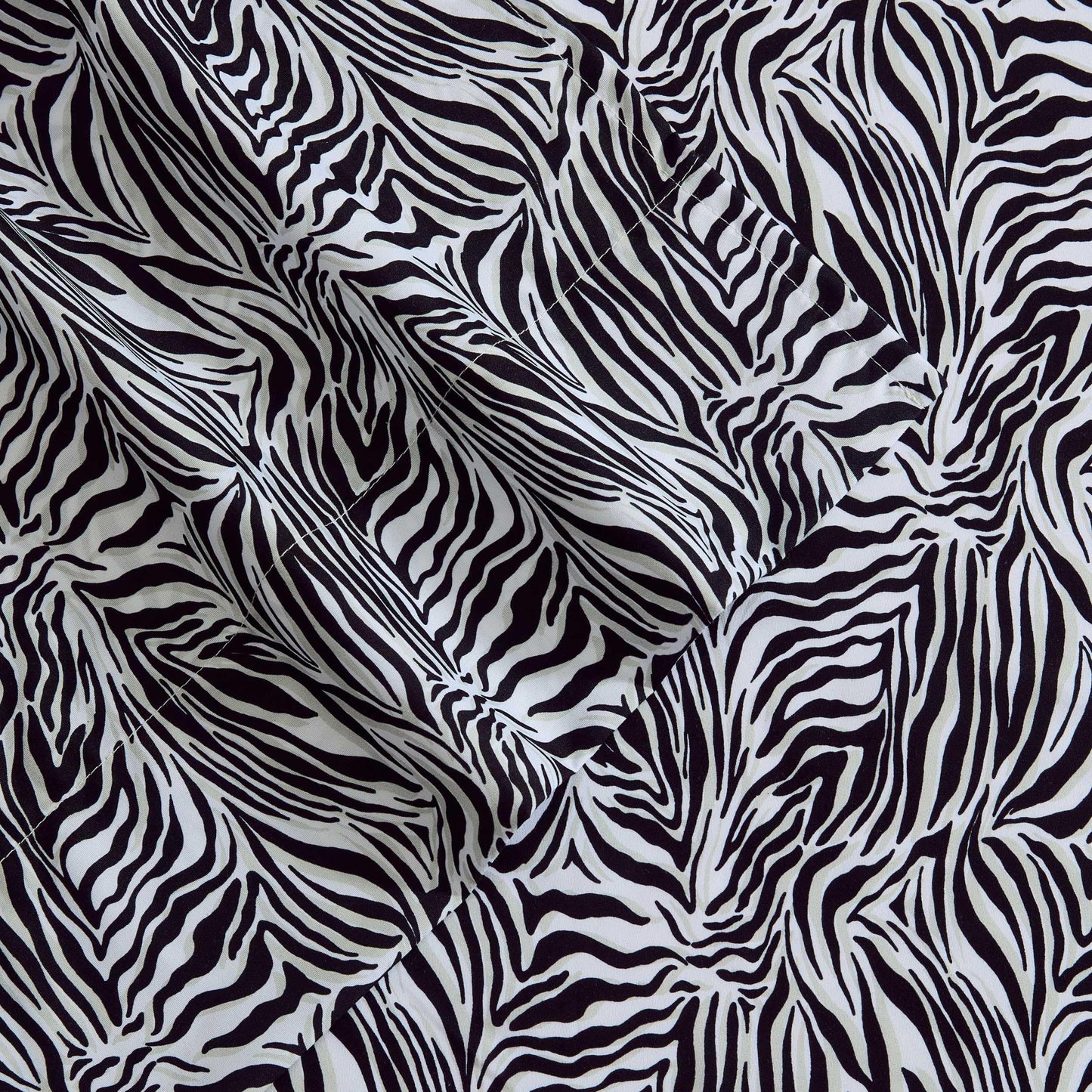Betsey Johnson - Queen Size Sheet Set, Nerdy Teddies Print Microfiber Bedding with Deep Pocket Fitted Sheet, Bed Sheets with Matching Pillowcases, Wild Zebra Black