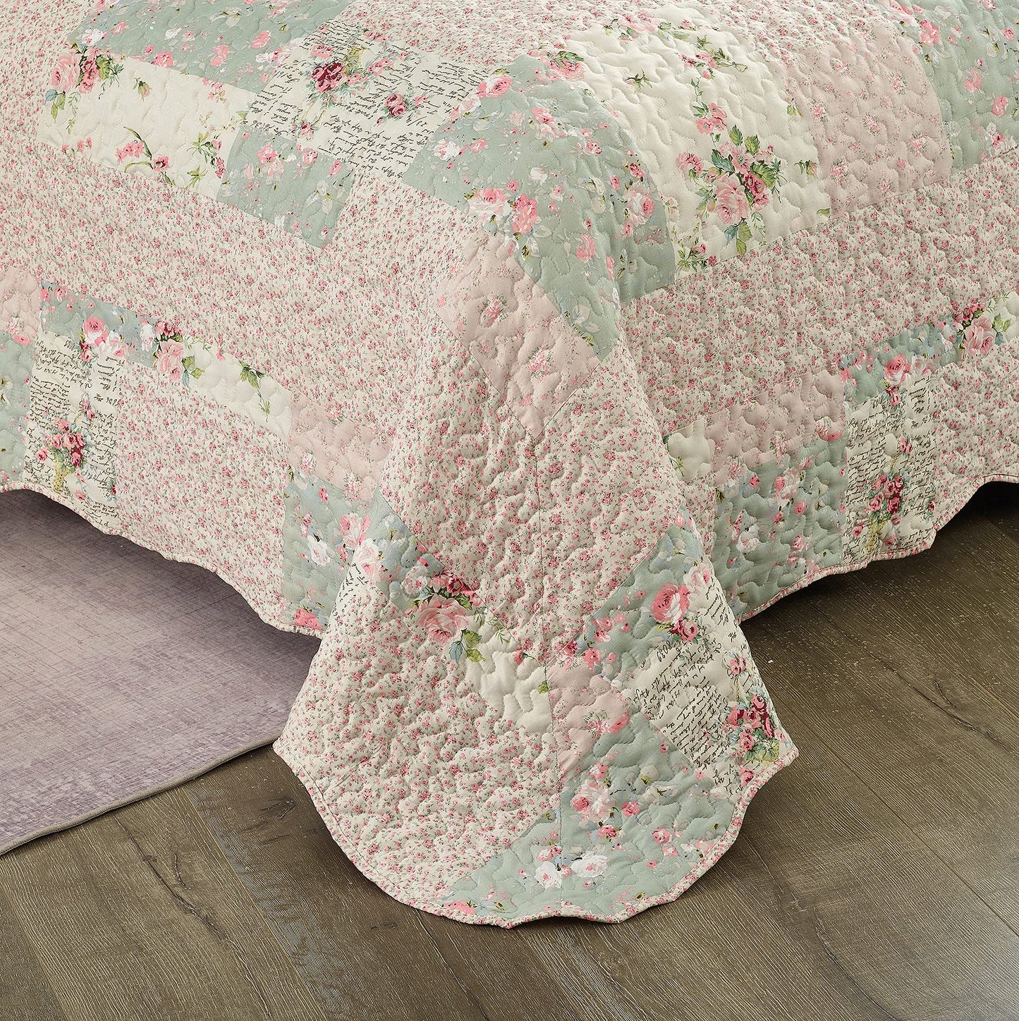 Brilliant Sunshine Rose and Sage Quilt Set, 3-Piece Bedding Sets, Traditional Patchwork Design, Washable and Reversible Bedspread, Soft Lightweight Coverlet, All-Season, Full/Queen, Light Pink Green