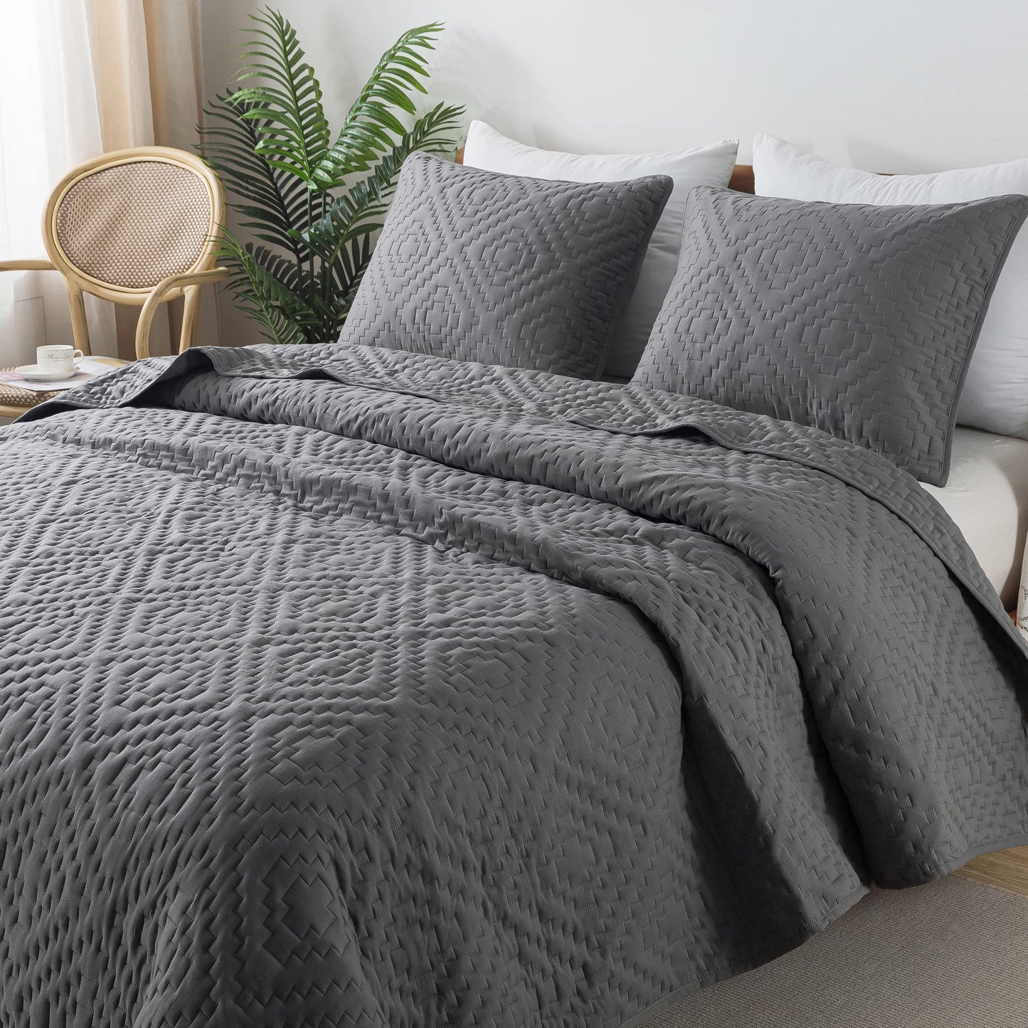 R.SHARE Dark Grey Queen Size Quilt Bedding Sets with Pillow Shams, Boho Full Lightweight Soft Bedspread Coverlet, Quilted Blanket Thin Comforter Bed Cover for All Season, 3 Pieces, 90x90 inches