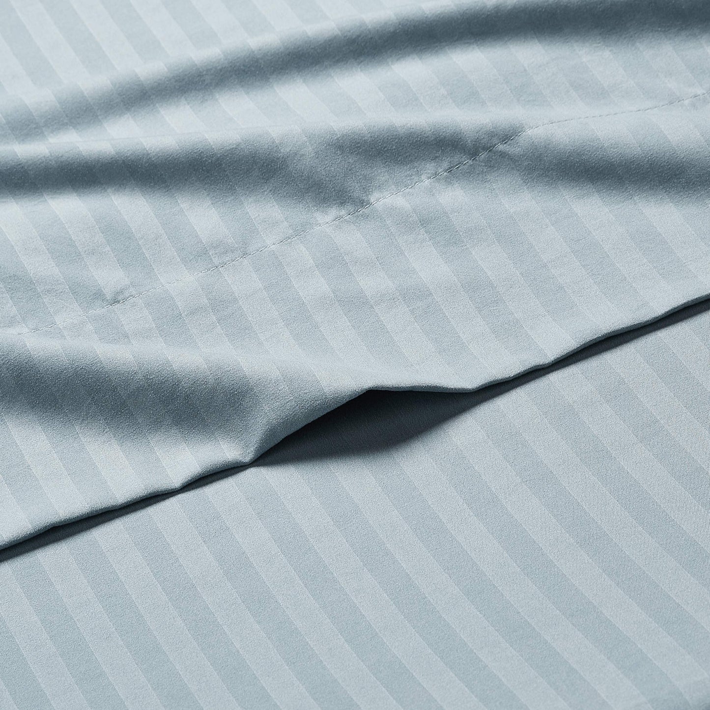Amazon Basics Soft, Breathable, Wrinkle-Free Brushed Microfiber 4-Piece Bed Sheet Set, Machine Washable, Queen Size, Spa Blue Striped
