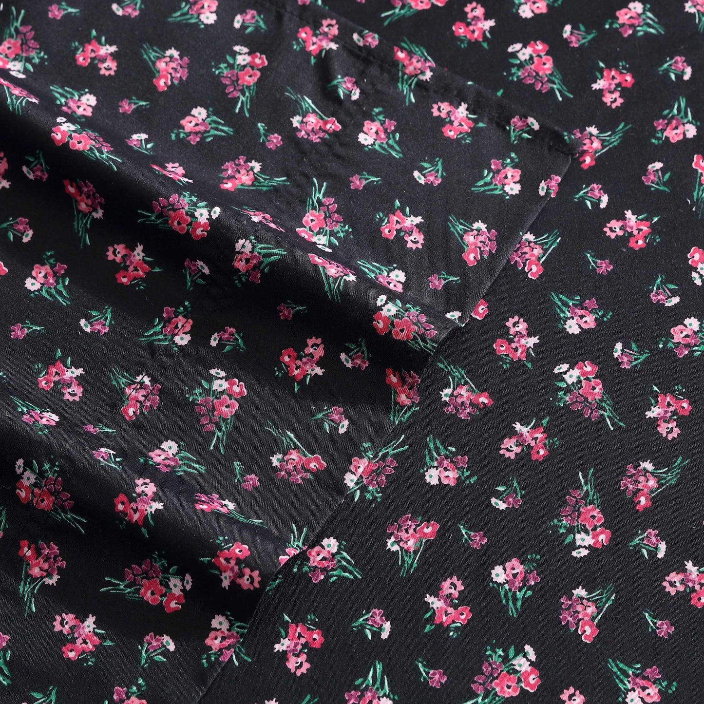 Betsey Johnson - Full Bed Sheets, Soft & Lightweight Bedding, Fade & Wrinkle Resistant (Bouquet Ditsy Black, Full)