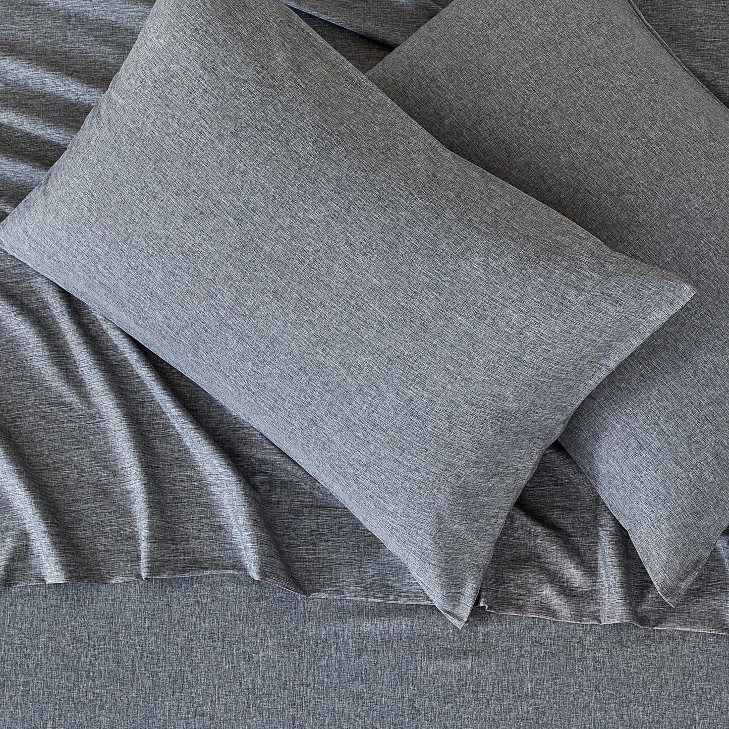 Amazon Basics Sheet Set Cationic 4-Piece Bedding Set, Wrinkle Free and Easy Fit, Easy Care Bedding with 1 Deep Pocket Fitted Sheet, 1 Flat Sheet, and 1 Pillowcases, King, Dark Gray