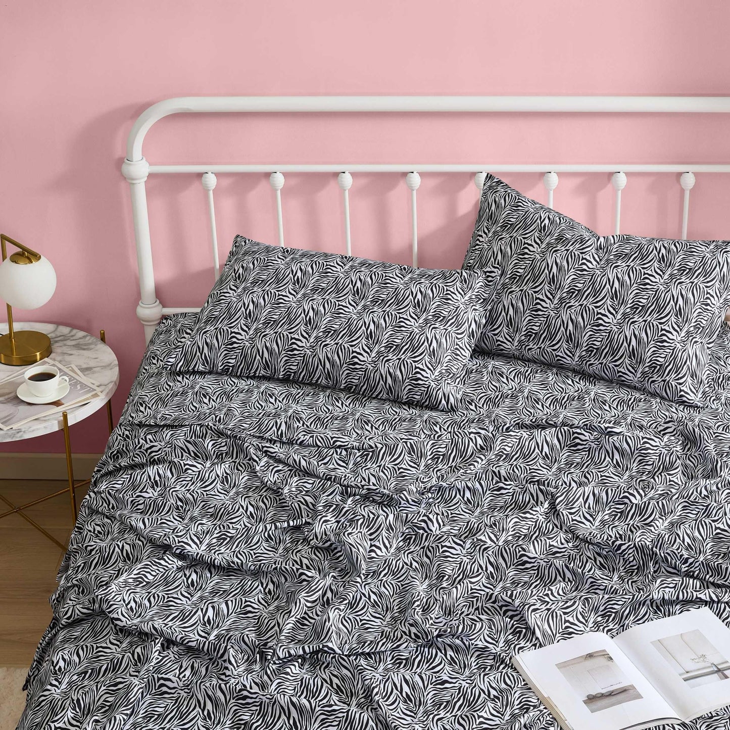 Betsey Johnson - Queen Size Sheet Set, Nerdy Teddies Print Microfiber Bedding with Deep Pocket Fitted Sheet, Bed Sheets with Matching Pillowcases, Wild Zebra Black