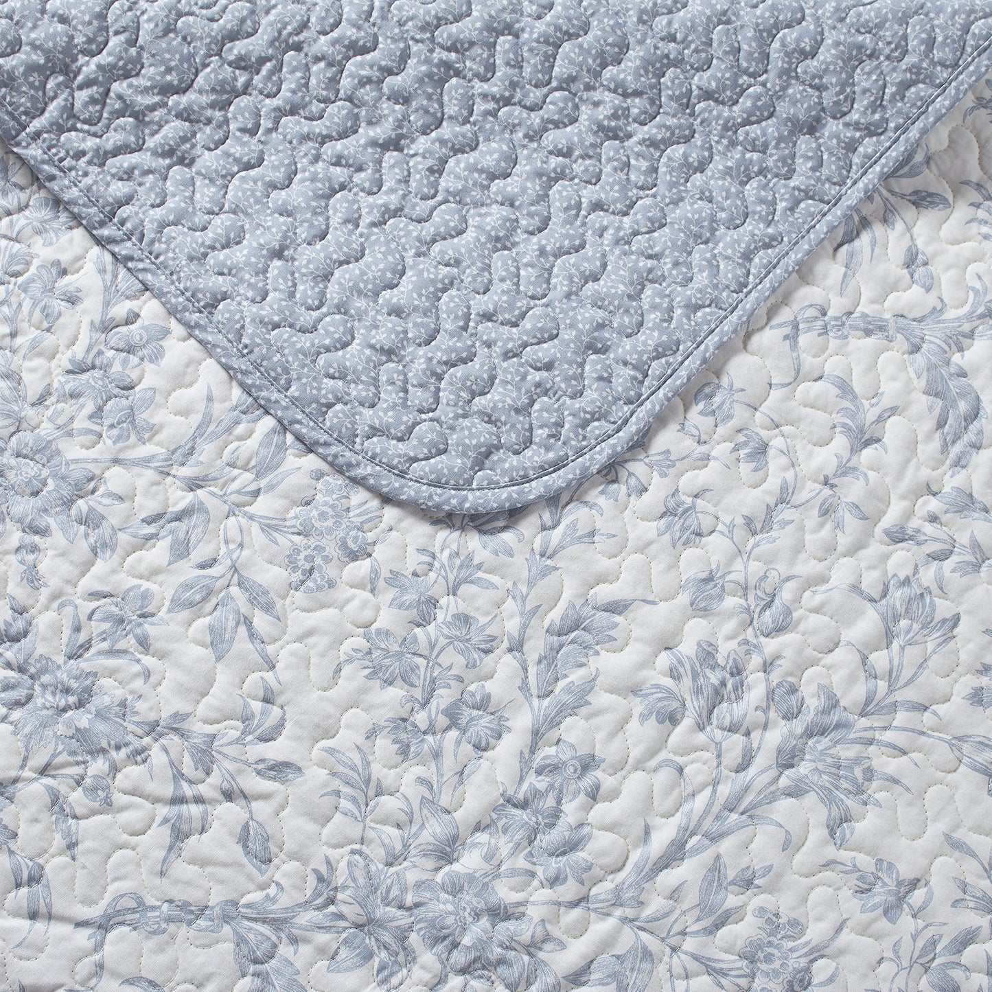 Laura Ashley – Twin Quilt Set, Soft & Lightweight Toile Bedding with Matching Shams, Reversible Floral Room Decor, College Dorm Room Essentials (Amberley Soft Blue)