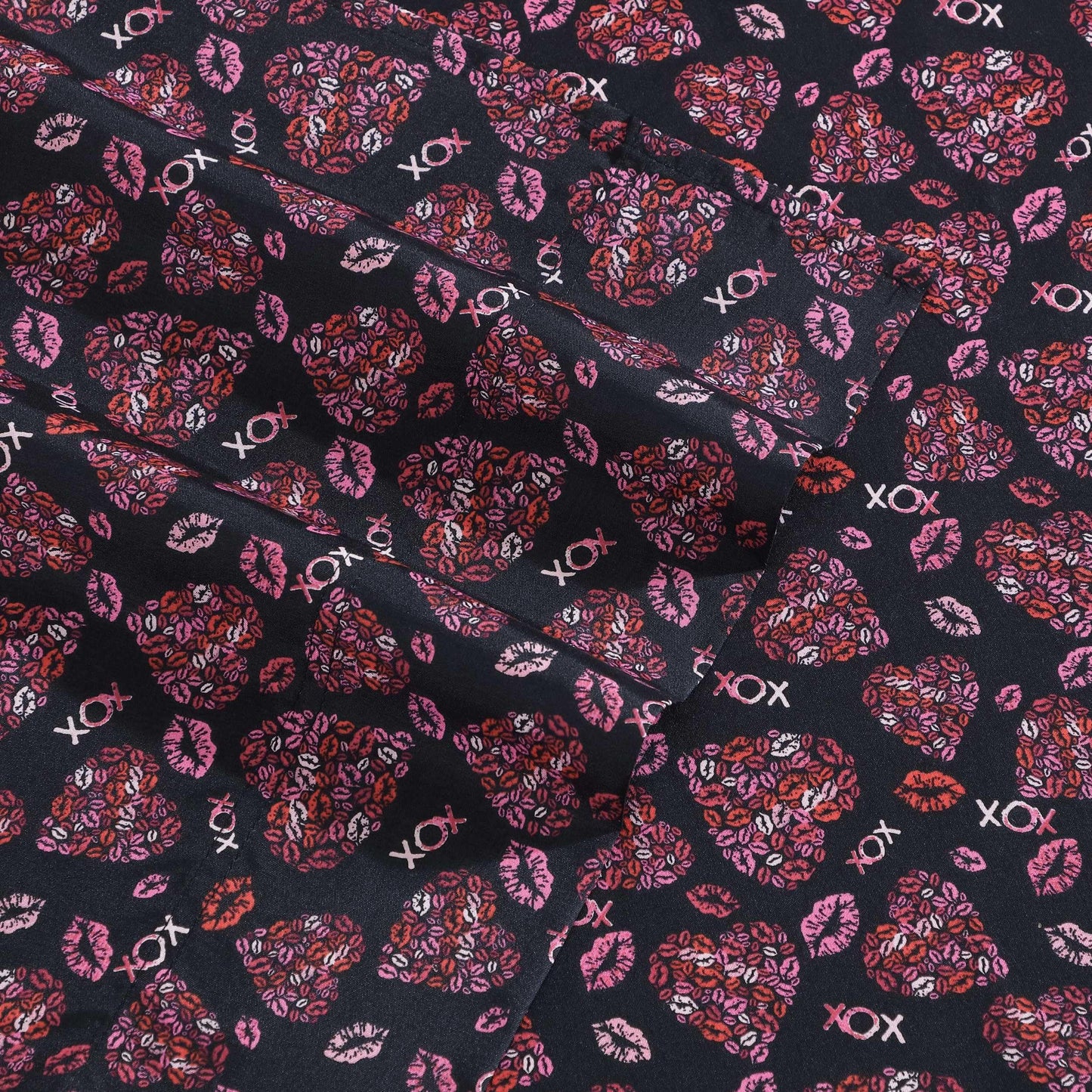 Betsey Johnson - Queen Size Sheet Set, Ultra-Soft Bedding with Smooth & Breathable Feel, Deep Pockets, Bed Sheets with Matching Fitted Sheet & Pillowcases (Lipstick Betsey Pink)