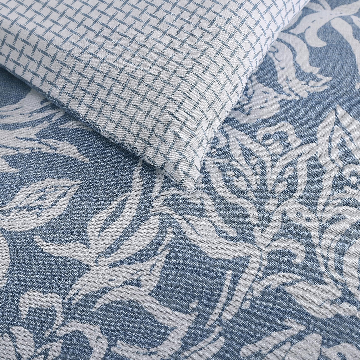 Nautica – Queen Comforter Set, Reversible Bedding with Matching Shams, Floral Room Decor, College Dorm Room Essentials (Tortola Blue)