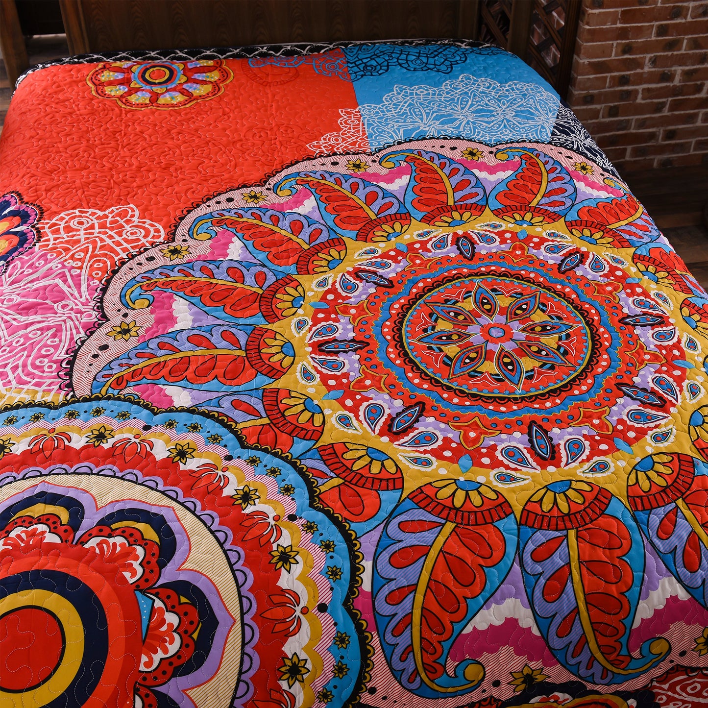 LAMEJOR Quilt Set Queen Size Boho 3-Piece Bedspread Coverlet Set Lightweight Mandala Pattern Reversible Microfiber Multicolor